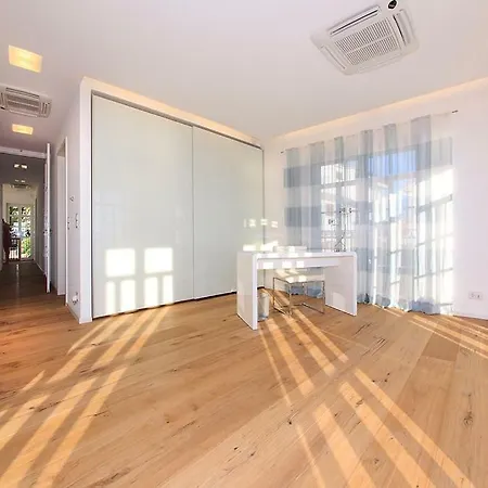 别墅 Luxury Beachfront Villa With Sauna, Zadar