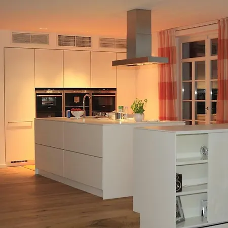 Luxury Beachfront Villa With Sauna, Zadar 别墅 *