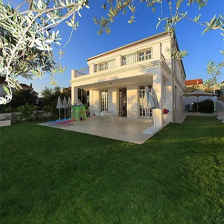 Luxury Beachfront Villa Smague With Sauna, Zadar