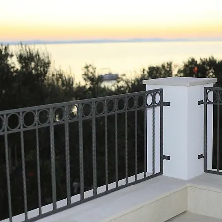 Luxury Beachfront Villa Smague With Sauna, Zadar