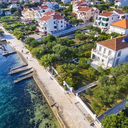 别墅 Luxury Beachfront Villa With Sauna, Zadar