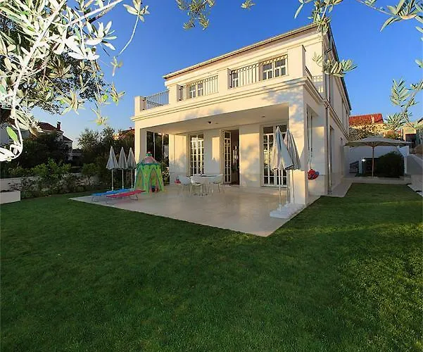Luxury Beachfront Villa With Sauna, Zadar