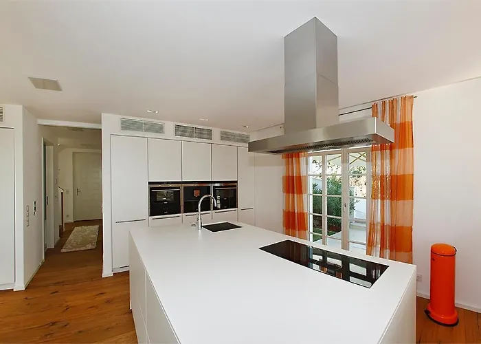 Luxury Beachfront Villa With Sauna, Zadar 别墅 *