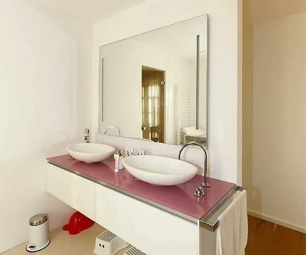 Luxury Beachfront Villa With Sauna, Zadar 迪可罗