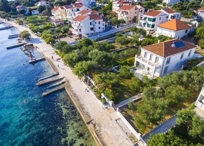 别墅 Luxury Beachfront Villa With Sauna, Zadar