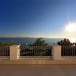 Luxury Beachfront Villa Smague With Sauna, Zadar *