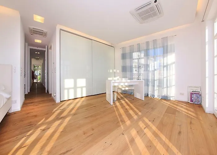 Вилла Luxury Beachfront Villa Smague With Sauna, Zadar